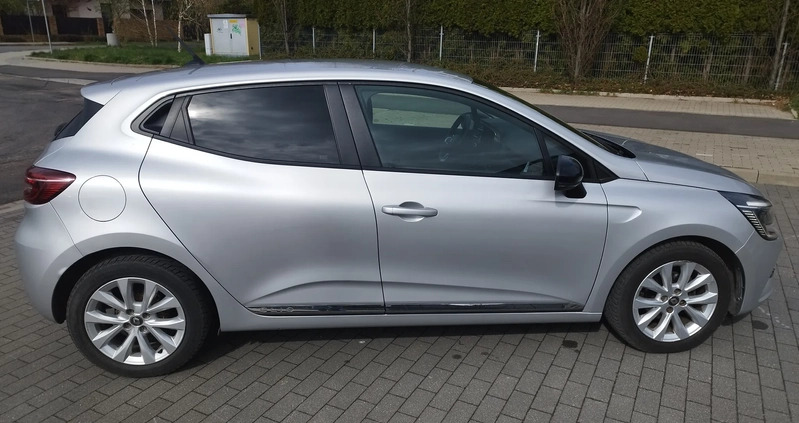 Renault Clio cena 46900 przebieg: 126000, rok produkcji 2020 z Poznań małe 106